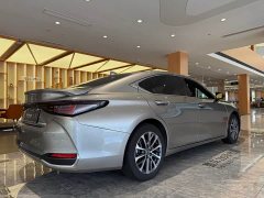 Lexus ES 300h Premium Edition - ფოტო 8