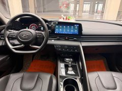 Hyundai Elantra 2022 1.5L CVT Luxury - ფოტო 9