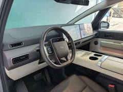 Li Auto Li Xiang MEGA Ultra - ფოტო 6