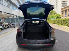 Tesla Model Y Rear-Wheel Drive - ფოტო 18