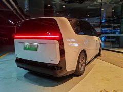Li Auto MEGA Ultra Smart Refresh Edition - ფოტო 6