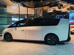 Li Auto MEGA Ultra Smart Refresh Edition - ფოტო 7