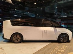 Li Auto MEGA Ultra Smart Refresh Edition - ფოტო 8