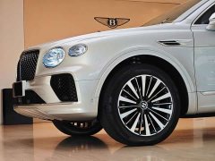 Bentley Bentayga 4.0T V8 Long Wheelbase - ფოტო 4