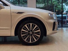 Bentley Bentayga 4.0T V8 Long Wheelbase - ფოტო 6