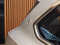 Bentley Bentayga 4.0T V8 Long Wheelbase - ფოტო 9
