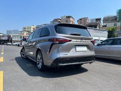 Toyota Sienna 2.5L Hybrid Premium Edition - ფოტო 4
