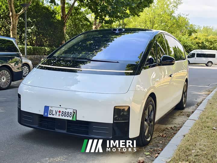 Li Auto MEGA Home Family Edition