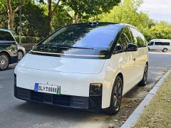 Li Auto MEGA Home Family Edition - ფოტო 1
