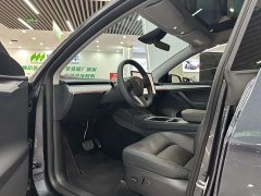 Tesla Model Y Rear-Wheel Drive - ფოტო 2