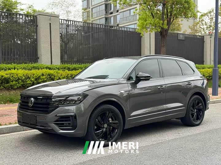 Volkswagen Touareg 3.0TSI Sharp Enjoyment Edition Jet Black Sport Package