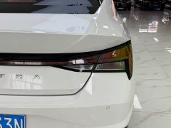 Hyundai Elantra 1.5L CVT Luxury - ფოტო 12