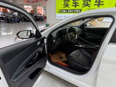 Hyundai Elantra 1.5L CVT Luxury - ფოტო 13
