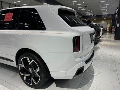 Rolls-Royce Cullinan Black Badge - ფოტო 20