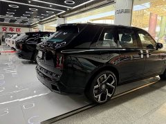 Rolls-Royce Cullinan Black Badge - ფოტო 17