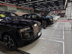 Rolls-Royce Cullinan Black Badge - ფოტო 3