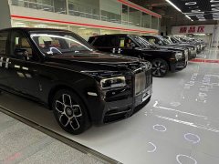 Rolls-Royce Cullinan Black Badge - ფოტო 2