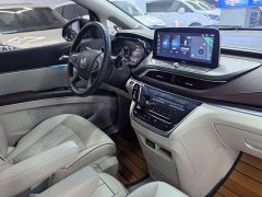 Buick GL8 Land Business Class 652T Premium - ფოტო 9
