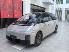 Li Auto MEGA Ultra Smart Refresh Edition - ფოტო 1