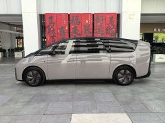 Li Auto MEGA Ultra Smart Refresh Edition - ფოტო 4