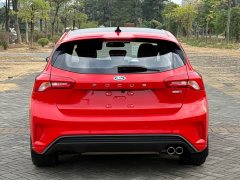 Ford Focus Hatchback EcoBoost 180 Automatic ST Line - ფოტო 15