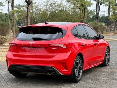 Ford Focus Hatchback EcoBoost 180 Automatic ST Line - ფოტო 16