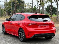 Ford Focus Hatchback EcoBoost 180 Automatic ST Line - ფოტო 17