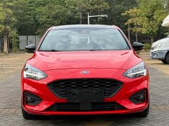 Ford Focus Hatchback EcoBoost 180 Automatic ST Line - ფოტო 2