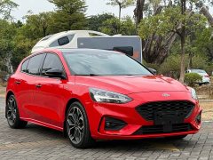 Ford Focus Hatchback EcoBoost 180 Automatic ST Line - ფოტო 3