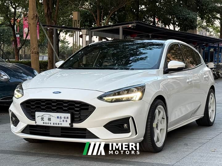 Ford Focus Hatchback EcoBoost 180 Automatic ST Line - ავტომობილი ჩინეთიდან