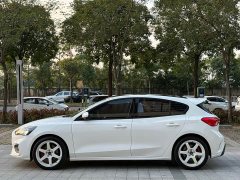 Ford Focus Hatchback EcoBoost 180 Automatic ST Line - ფოტო 13