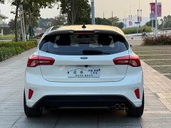 Ford Focus Hatchback EcoBoost 180 Automatic ST Line - ფოტო 15