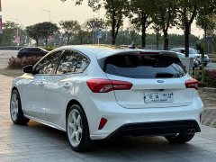 Ford Focus Hatchback EcoBoost 180 Automatic ST Line - ფოტო 16