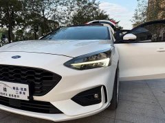 Ford Focus Hatchback EcoBoost 180 Automatic ST Line - ფოტო 18