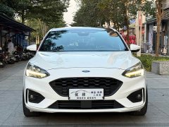 Ford Focus Hatchback EcoBoost 180 Automatic ST Line - ფოტო 2