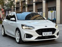 Ford Focus Hatchback EcoBoost 180 Automatic ST Line - ფოტო 3