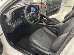 Hyundai Elantra 2022 1.5L CVT Luxury - ფოტო 5