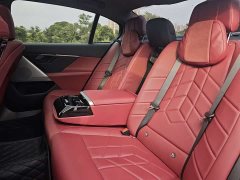 BMW i5 eDrive 35L M Sport Package - ფოტო 11