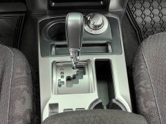 Toyota 4Runner 4.0L Automatic - ფოტო 17