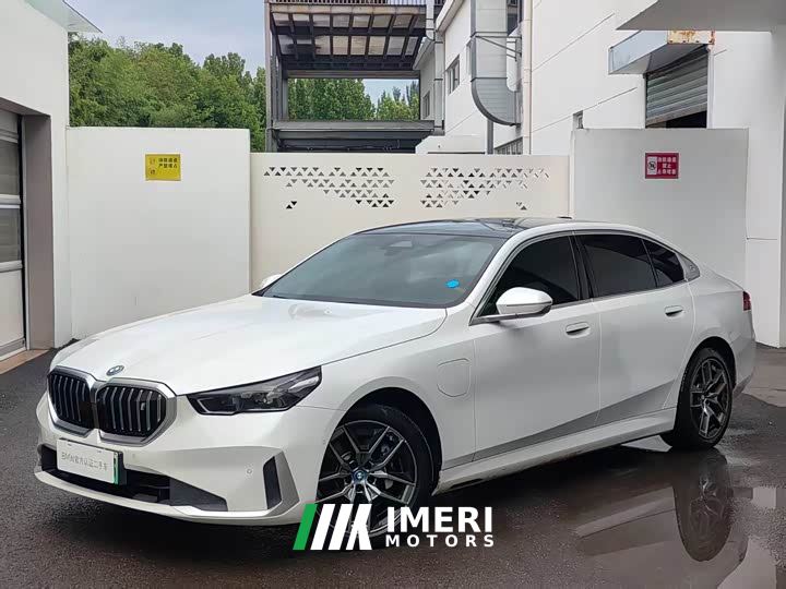 BMW i5 eDrive 35L Luxury Edition Premium Package