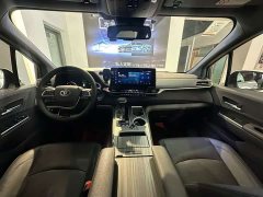 Toyota Sienna 2021 2.5L Hybrid Premium Edition - ფოტო 4