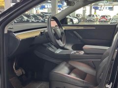 Tesla Model Y Rear-Wheel Drive - ფოტო 4