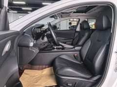 Hyundai Elantra 1.5L CVT Luxury - ფოტო 8