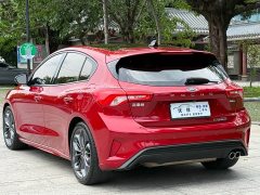 Ford Focus Hatchback EcoBoost 180 Automatic ST Line - ფოტო 14