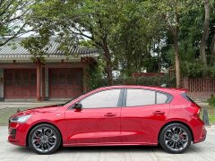 Ford Focus Hatchback EcoBoost 180 Automatic ST Line - ფოტო 15