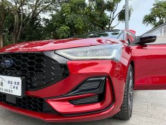 Ford Focus Hatchback EcoBoost 180 Automatic ST Line - ფოტო 19