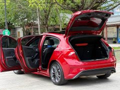 Ford Focus Hatchback EcoBoost 180 Automatic ST Line - ფოტო 20