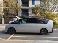 Li Auto Li Xiang MEGA Ultra - ფოტო 7
