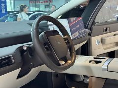 Li Auto Li Xiang MEGA Ultra - ფოტო 11