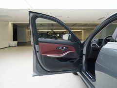 BMW 3 Series 325Li M Sport Package - ფოტო 15